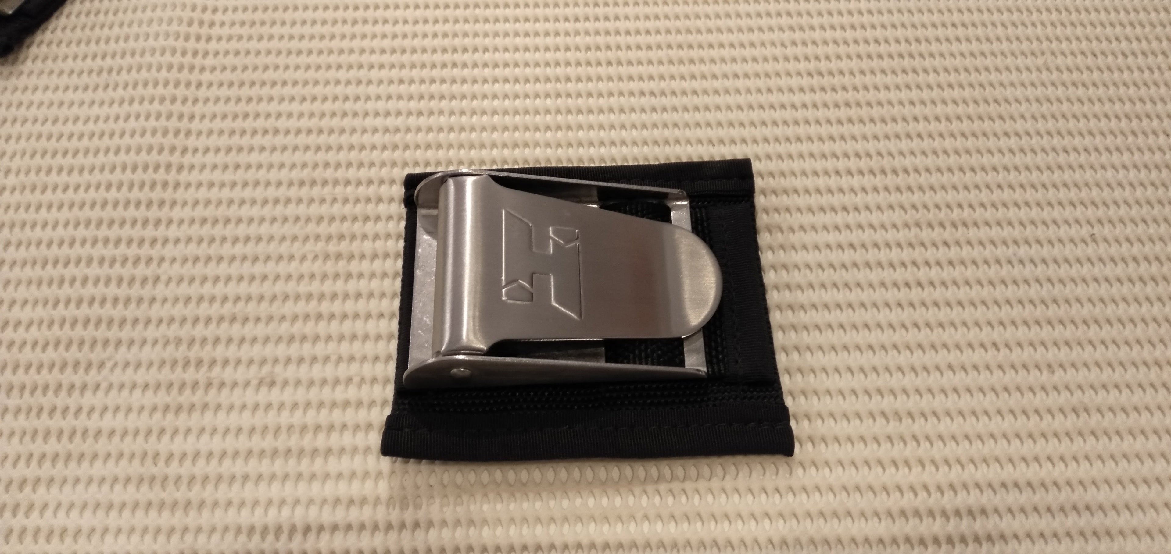 Cinch Light Retainer