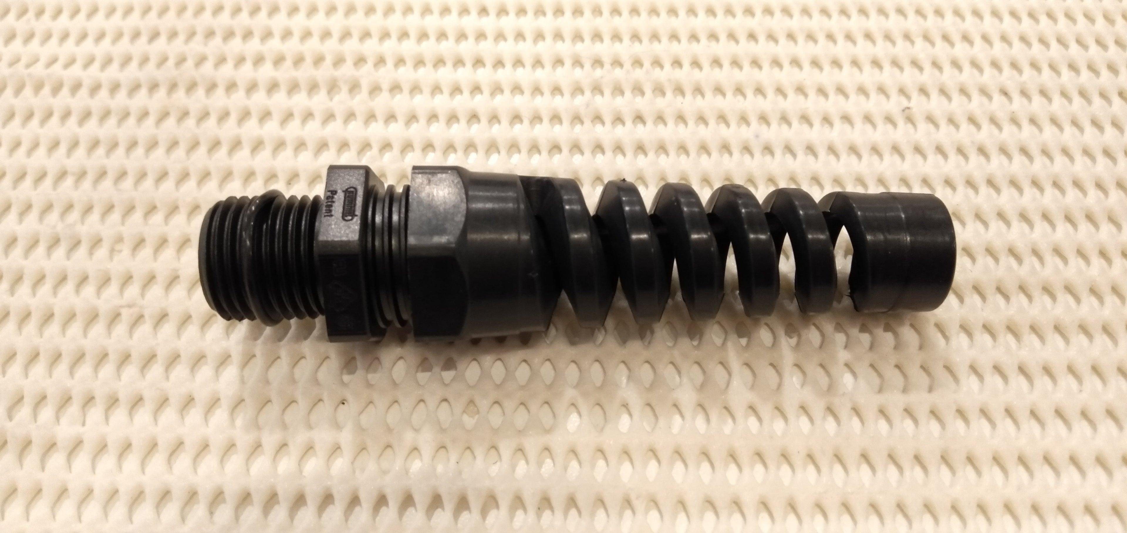 Sealing gland & strain relief